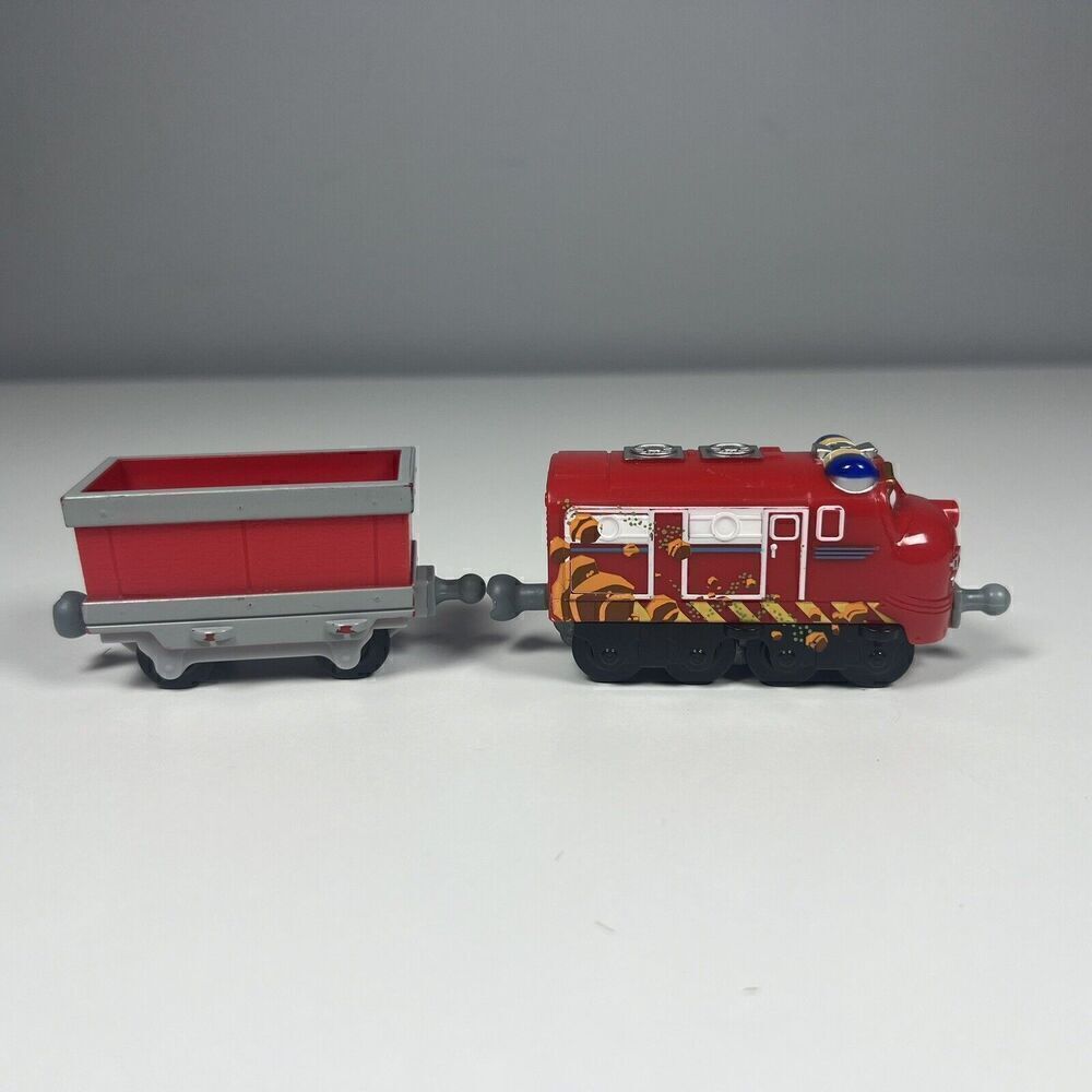 Chuggington Muddy Wilson Train Engine  With Car TOMY Metal Base 2013